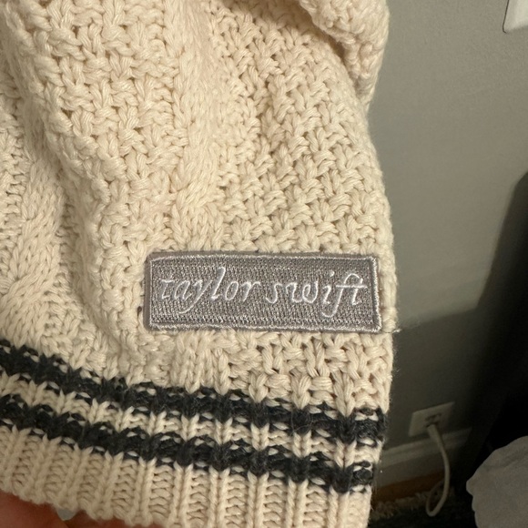 Brand New Taylor Swift folklore Cardigan - Picture 3 of 3